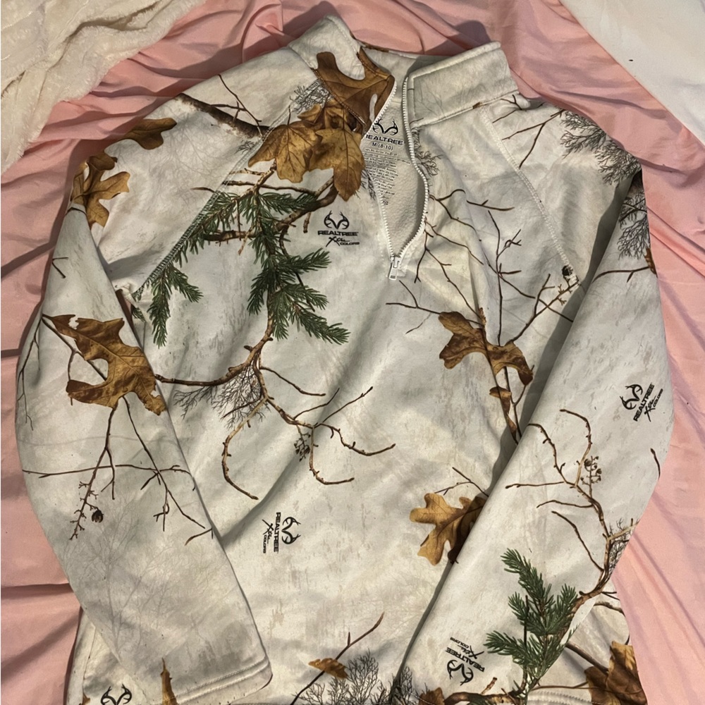 White Realtree pullover with trees and leaves, size medium